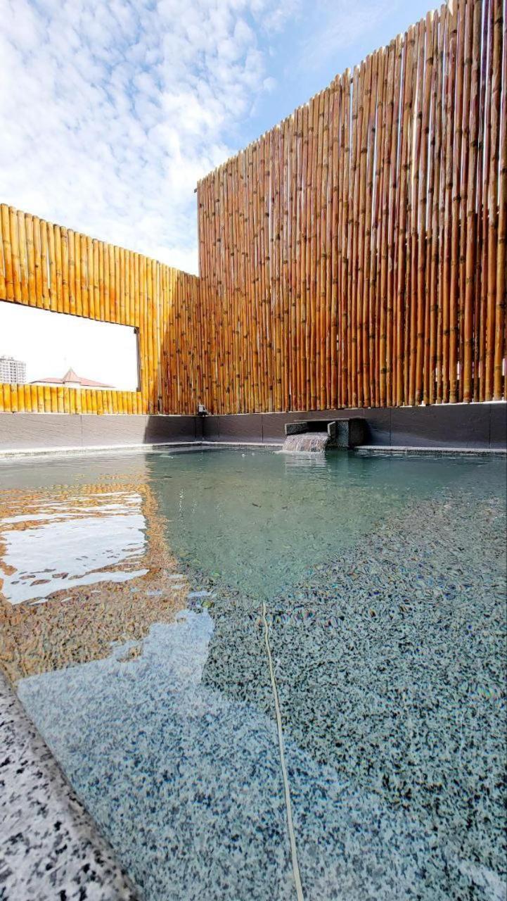 Azumaya Hotel Phnom Pen Exterior foto